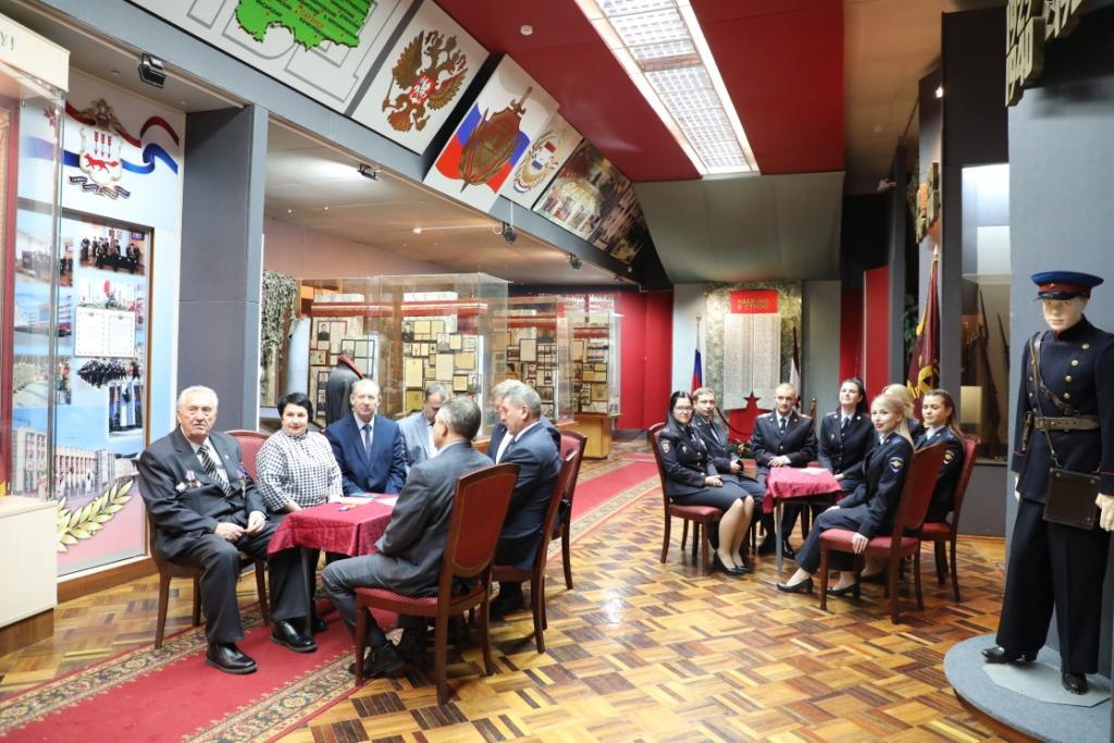 В Мордовии Министр внутренних дел встретился с молодыми сотрудниками и ветеранами ведомства В Мордовии Министр внутренних дел встретился с молодыми сотрудниками и ветеранами ведомства