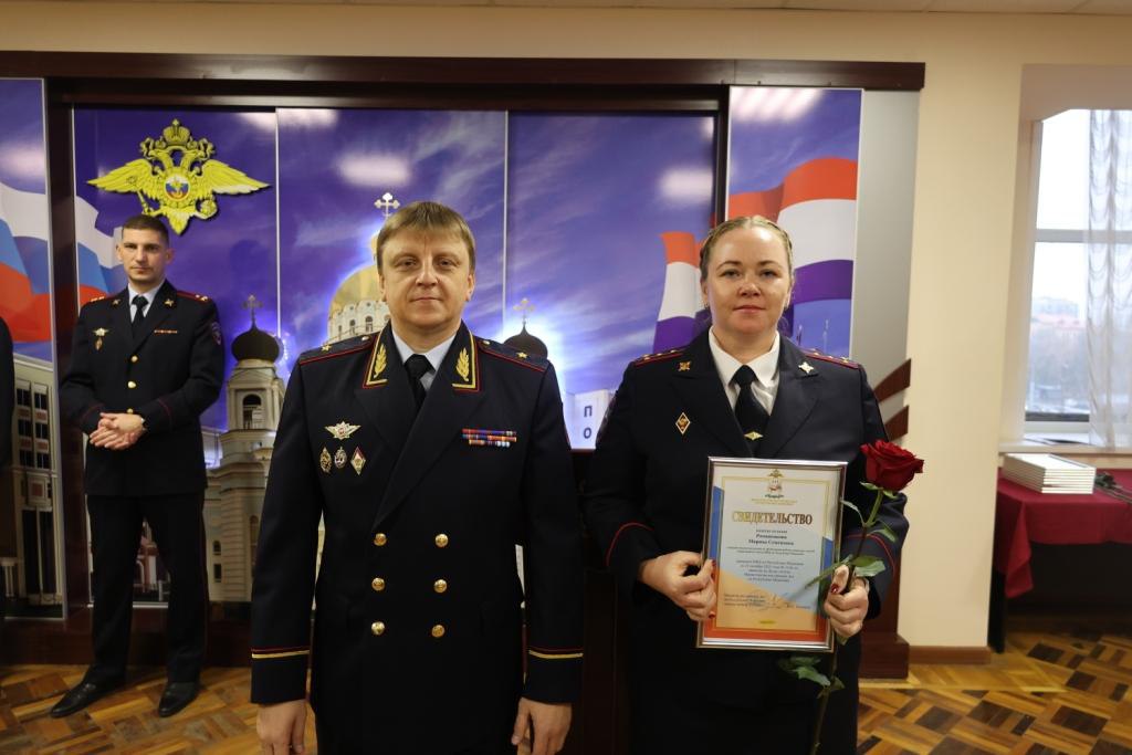 В МВД по Республике Мордовия в преддверии профессионального праздника наградили победителей ведомственных конкурсов среди сотрудников полиции и их детей В МВД по Республике Мордовия в преддверии профессионального праздника наградили победителей ведомственных конкурсов среди сотрудников полиции и их детей