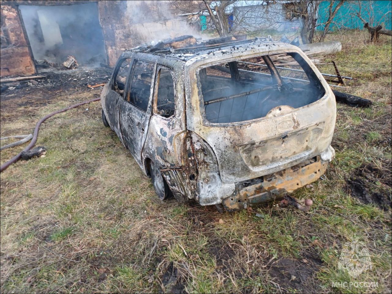 Пожар в Дубенском районе уничтожил легковой автомобиль Пожар в Дубенском районе уничтожил легковой автомобиль