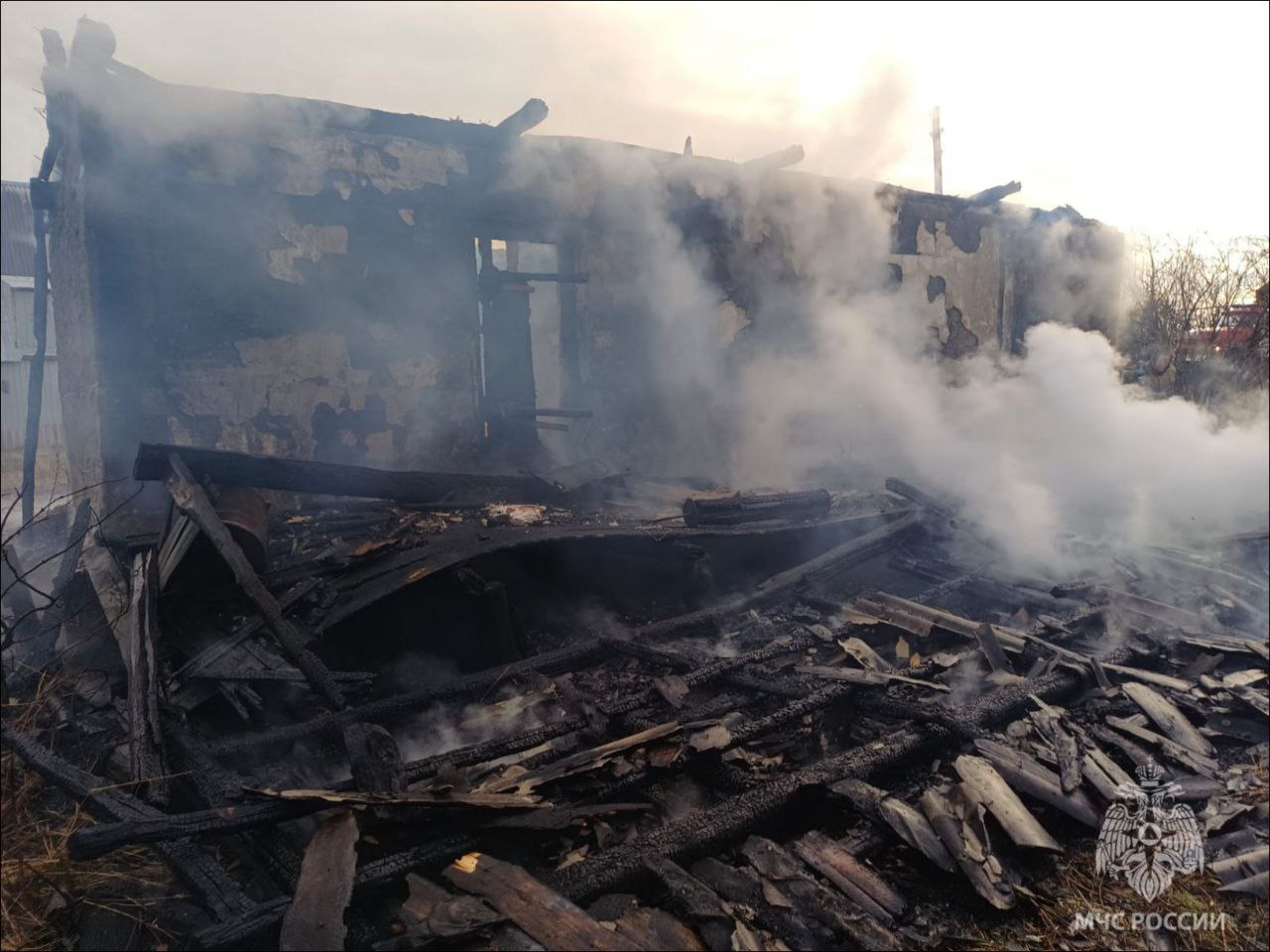 Пожар в Дубенском районе уничтожил легковой автомобиль Пожар в Дубенском районе уничтожил легковой автомобиль