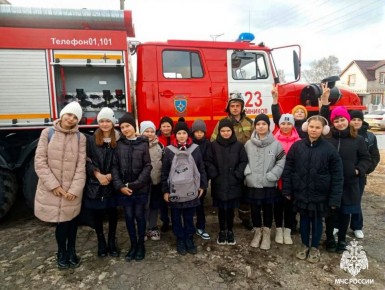 Сотрудники МЧС России – школьникам о пожарной безопасности