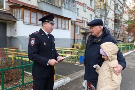 Его уважают, ему доверяют, а на улице узнают… «Мы за Вас голосовали в конкурсе «Народный участковый», — часто слышит он от жителей района в эти дни