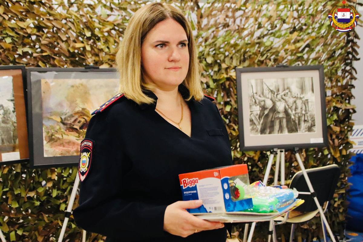 В свой профессиональный праздник сотрудница регионального МВД дала старт акции «Коробка храбрости» В свой профессиональный праздник сотрудница регионального МВД дала старт акции «Коробка храбрости»