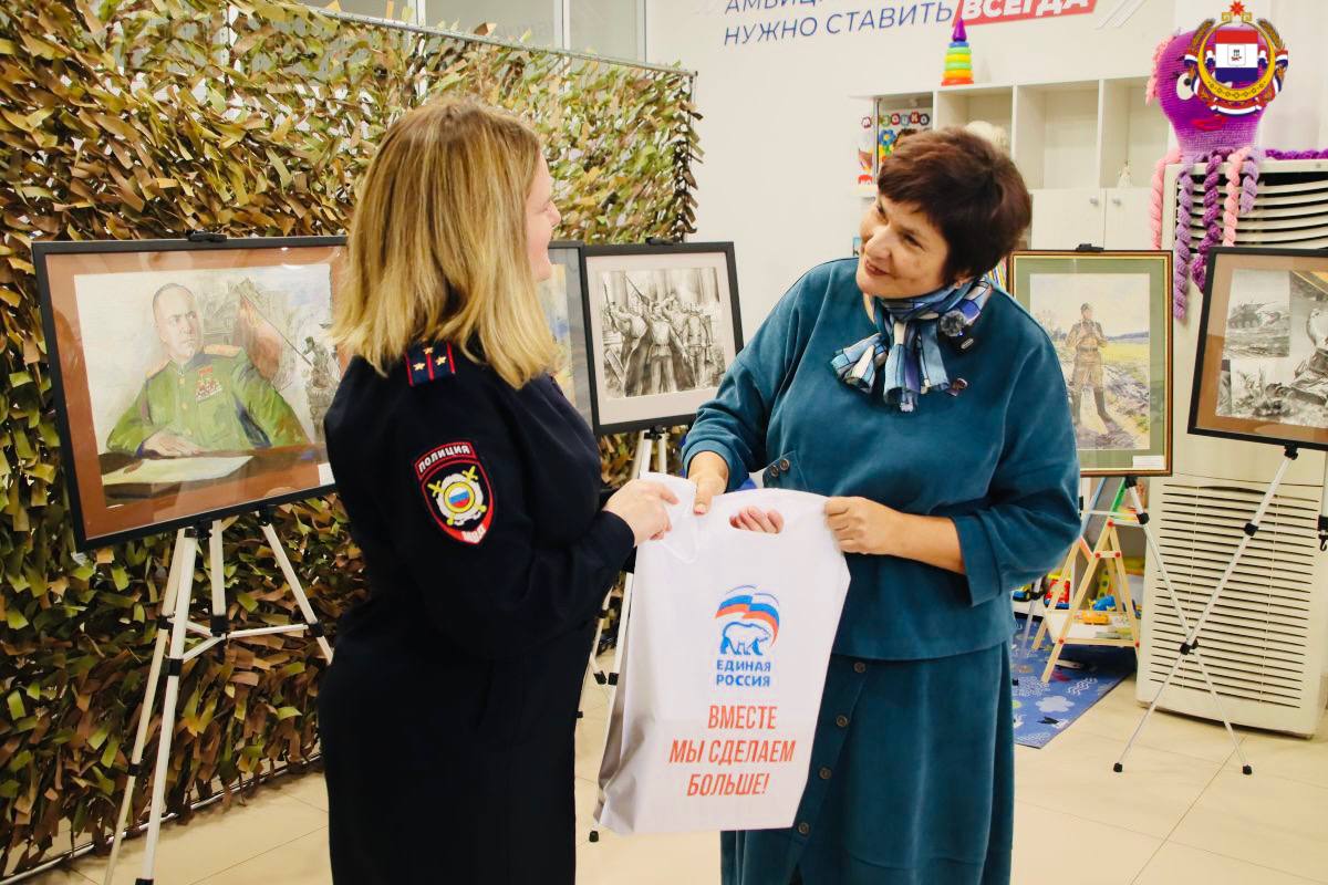 В свой профессиональный праздник сотрудница регионального МВД дала старт акции «Коробка храбрости» В свой профессиональный праздник сотрудница регионального МВД дала старт акции «Коробка храбрости»