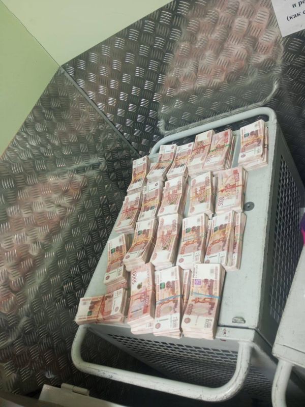 Сотрудниками Управления уголовного розыска МВД по Республике Мордовия совместно с коллегами из Ульяновской области предотвращена попытка перевода сотрудницей банка из Саранска 20 миллионов рублей мошенникам