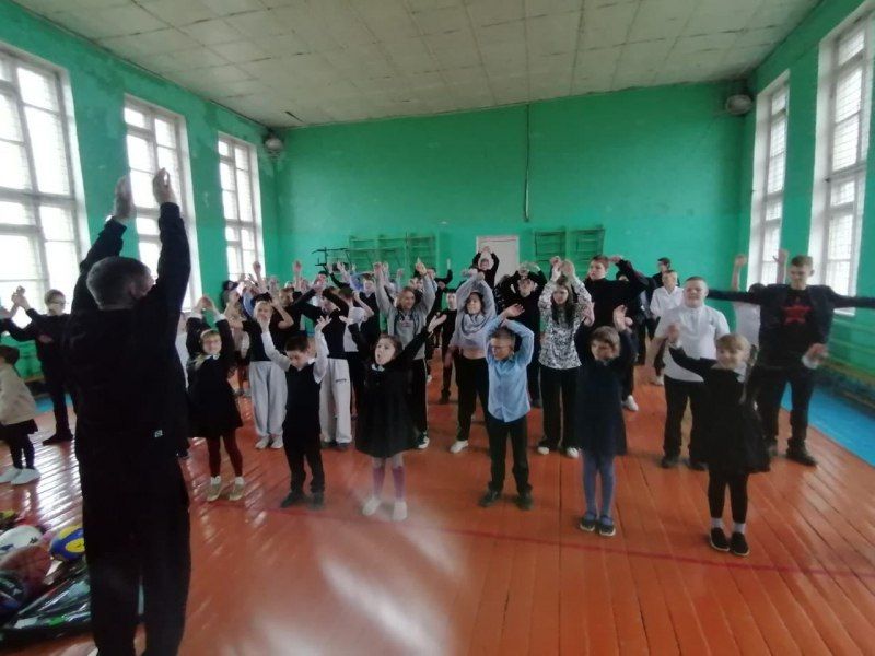 В Мордовии член Общественного совета при региональном МВД Максим Захаров в рамках акции «Школа – ТЕРРИТОРИЯ ЗДОРОВЬЯ» посетил Ардатовскую школу-интернат для детей с нарушением зрения