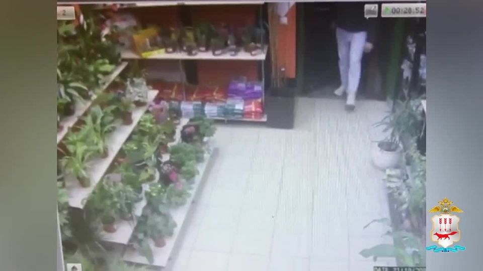 В Саранске устанавливается причастный к мошенничеству под предлогом покупки 101 розы