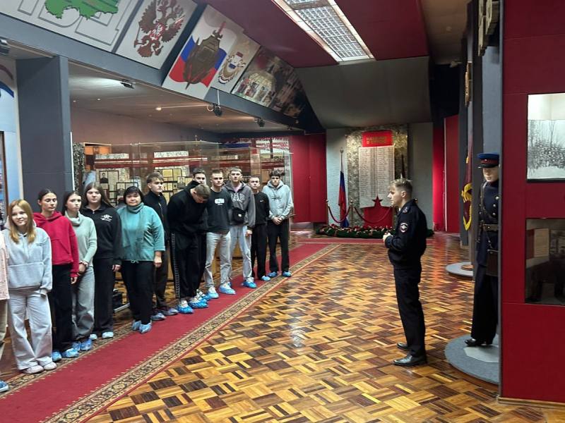 Сотрудники республиканского МВД рассказали школьникам и студентам о значимости службы полиции Сотрудники республиканского МВД рассказали школьникам и студентам о значимости службы полиции