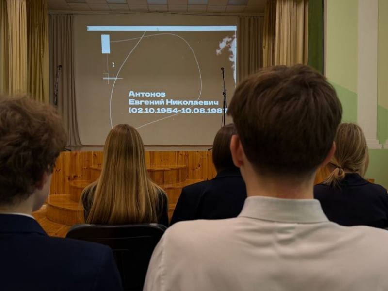 Сотрудники республиканского МВД рассказали школьникам и студентам о значимости службы полиции Сотрудники республиканского МВД рассказали школьникам и студентам о значимости службы полиции