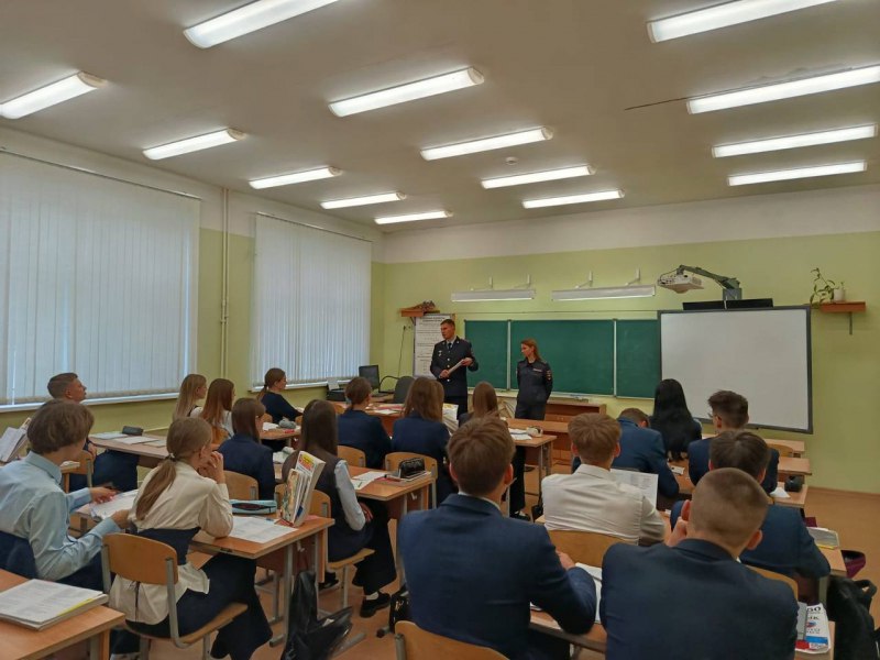 В Саранске полицейские в рамках акции «Будь в форме» провели профориентационное мероприятие для школьников В Саранске полицейские в рамках акции «Будь в форме» провели профориентационное мероприятие для школьников