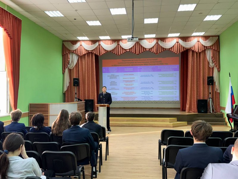 В Саранске полицейские в рамках акции «Будь в форме» провели профориентационное мероприятие для школьников В Саранске полицейские в рамках акции «Будь в форме» провели профориентационное мероприятие для школьников