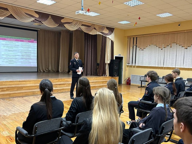 В Саранске полицейские в рамках акции «Будь в форме» провели профориентационное мероприятие для школьников В Саранске полицейские в рамках акции «Будь в форме» провели профориентационное мероприятие для школьников