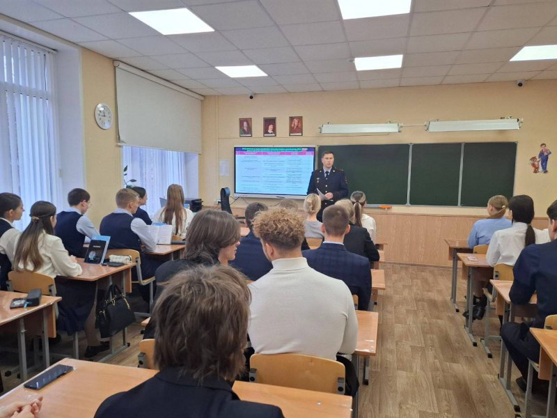 В Саранске полицейские в рамках акции «Будь в форме» провели профориентационное мероприятие для школьников В Саранске полицейские в рамках акции «Будь в форме» провели профориентационное мероприятие для школьников