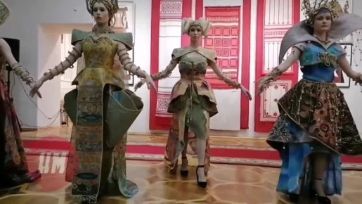 Начинаем утро с музыки и красоты! В Галерее на Советской, 29 открылась экспозиция «Узоры времени», приуроченная к юбилею мастера декоративно-прикладного искусства Людмилы Острась-Демяшкиной