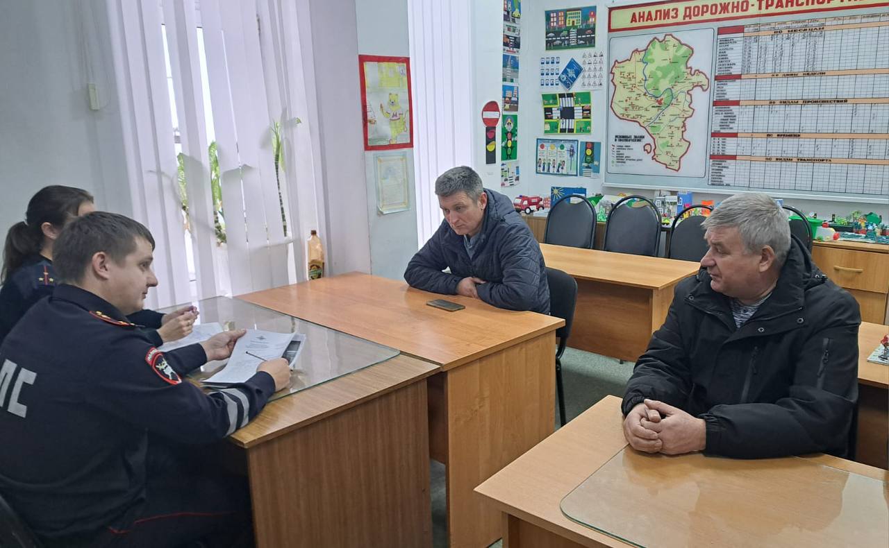 В Ковылкино сотрудники Госавтоинспекции организовали рабочую встречу с представителями дорожных организаций