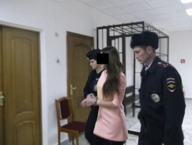 Девушка подобрала чей-то забытый смартфон — и заработала судимость