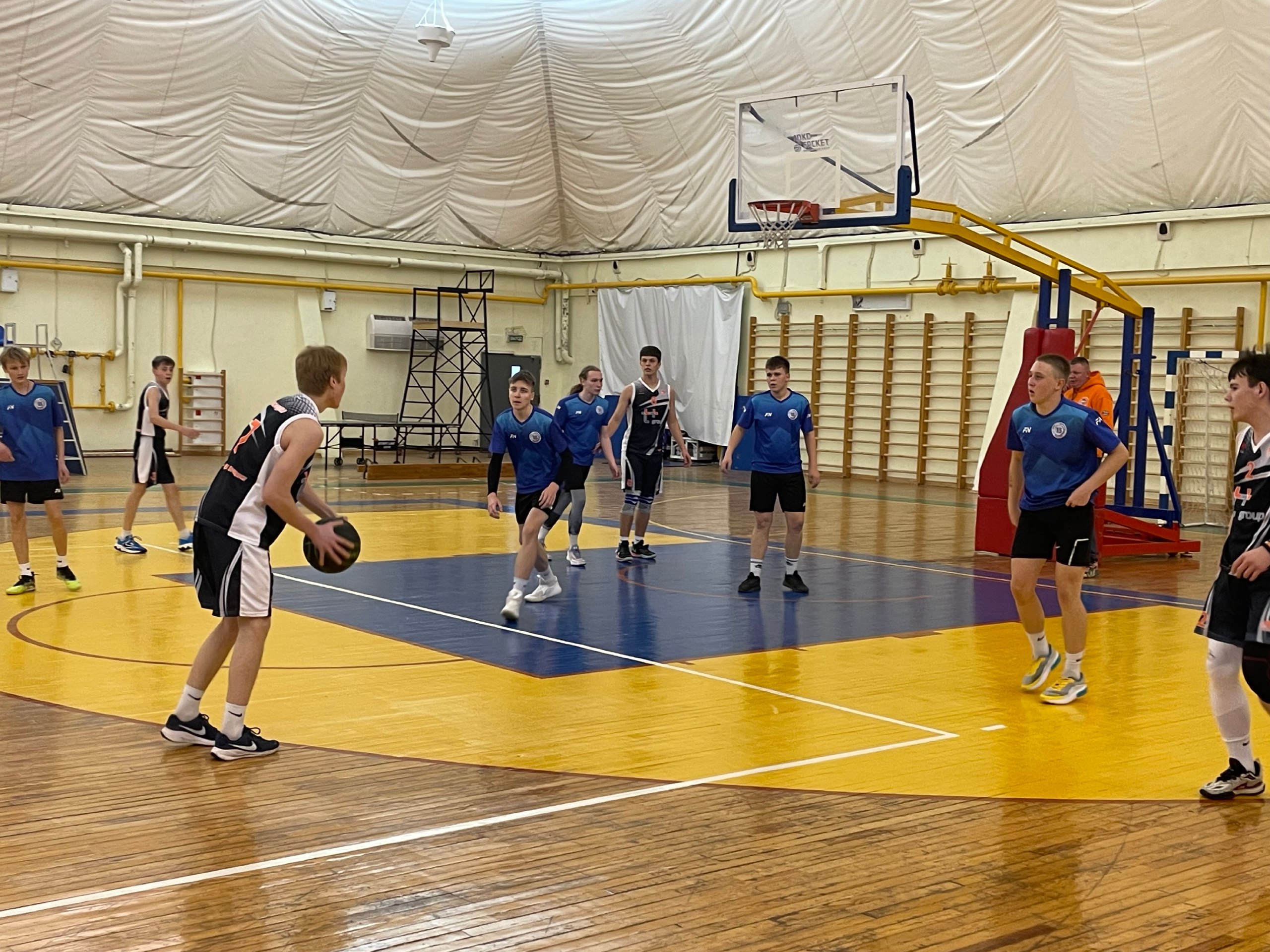 В Саранске состоялись соревнования по баскетболу среди юношей в рамках школьной Спартакиады В Саранске состоялись соревнования по баскетболу среди юношей в рамках школьной Спартакиады