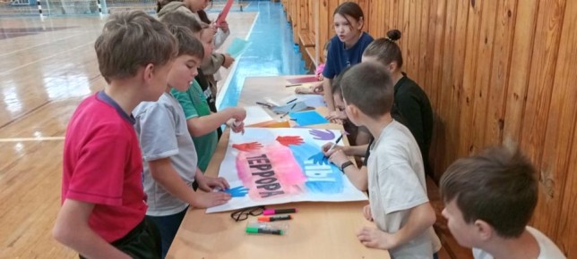 В СШОР ПО ЗИМНИМ ВИДАМ СПОРТА ПРОШЕЛ ФЛЕШМОБ "МЫ ПРОТИВ ТЕРРОРА"