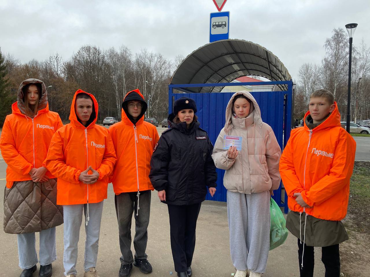 Инспектор по пропаганде безопасности дорожного движения отделения Госавтоинспекции ММО МВД России «Ичалковский» совместно с активистами Российского движения детей и молодежи «Движение первых» в Ичалковском муниципальном... Инспектор по пропаганде безопасности дорожного движения отделения Госавтоинспекции ММО МВД России «Ичалковский» совместно с активистами Российского движения детей и молодежи «Движение первых» в Ичалковском муниципальном...