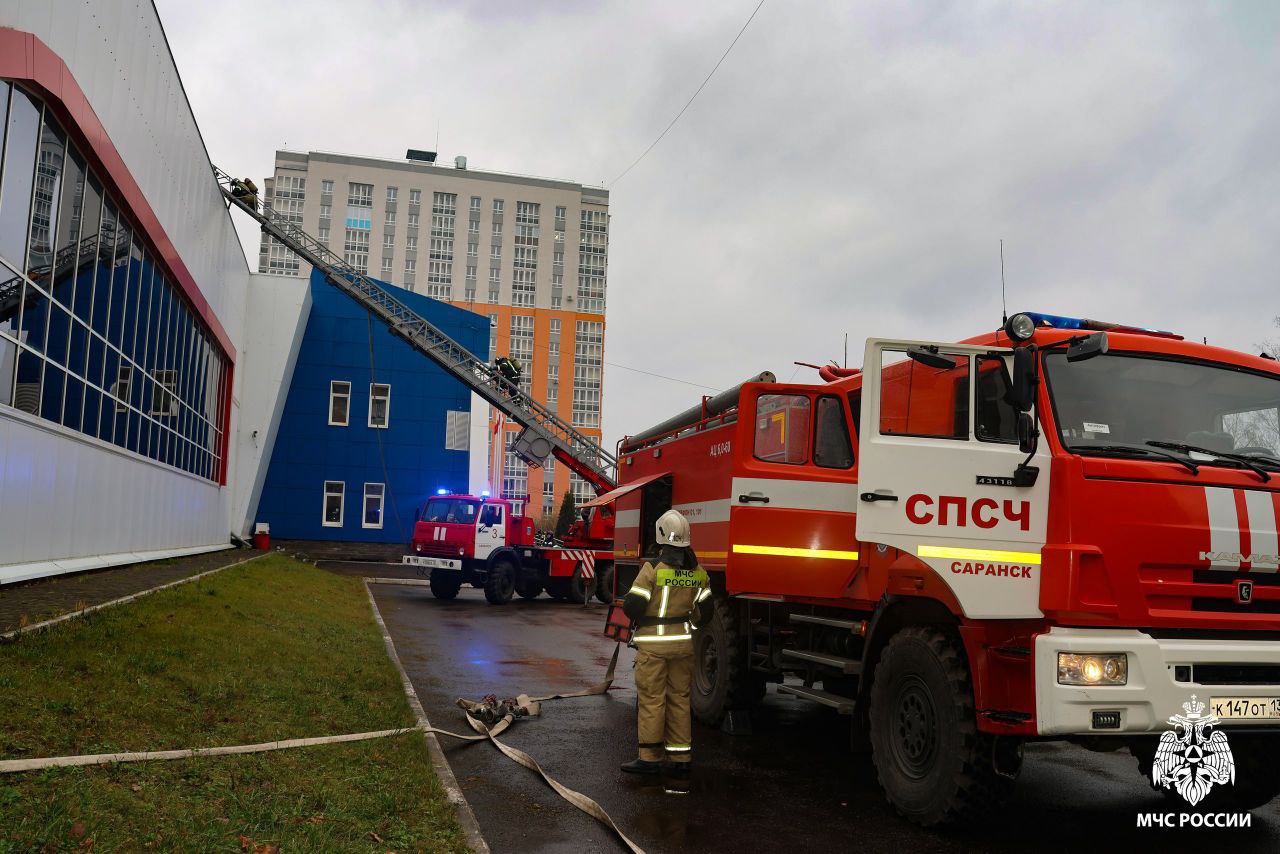 Пожарно-тактические учения на здание Ледовой арены Пожарно-тактические учения на здание Ледовой арены