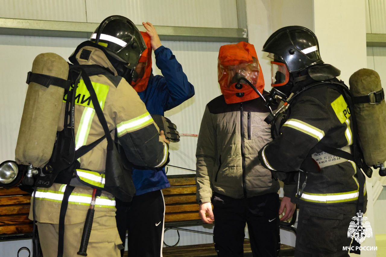 Пожарно-тактические учения на здание Ледовой арены Пожарно-тактические учения на здание Ледовой арены