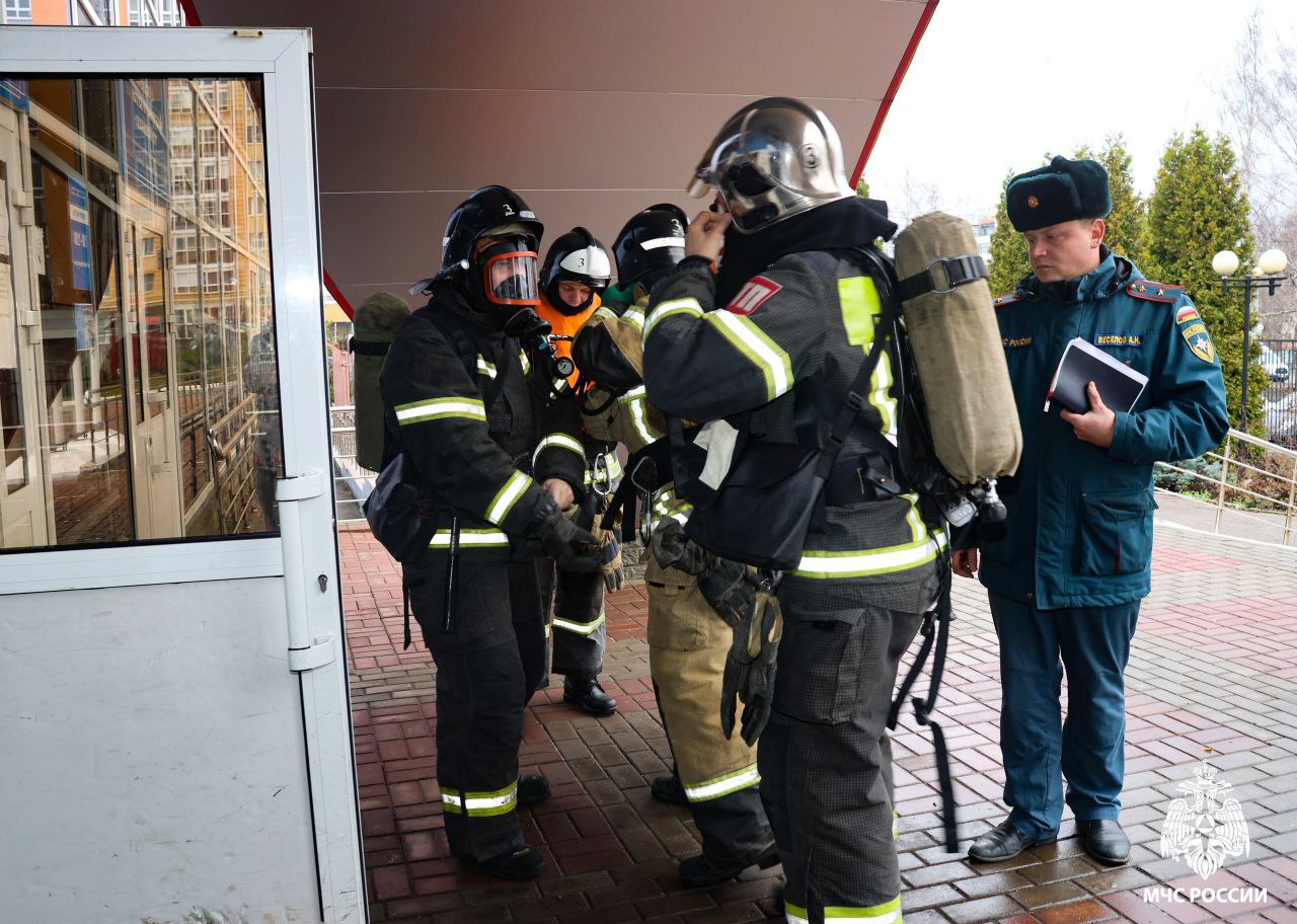 Пожарно-тактические учения на здание Ледовой арены Пожарно-тактические учения на здание Ледовой арены