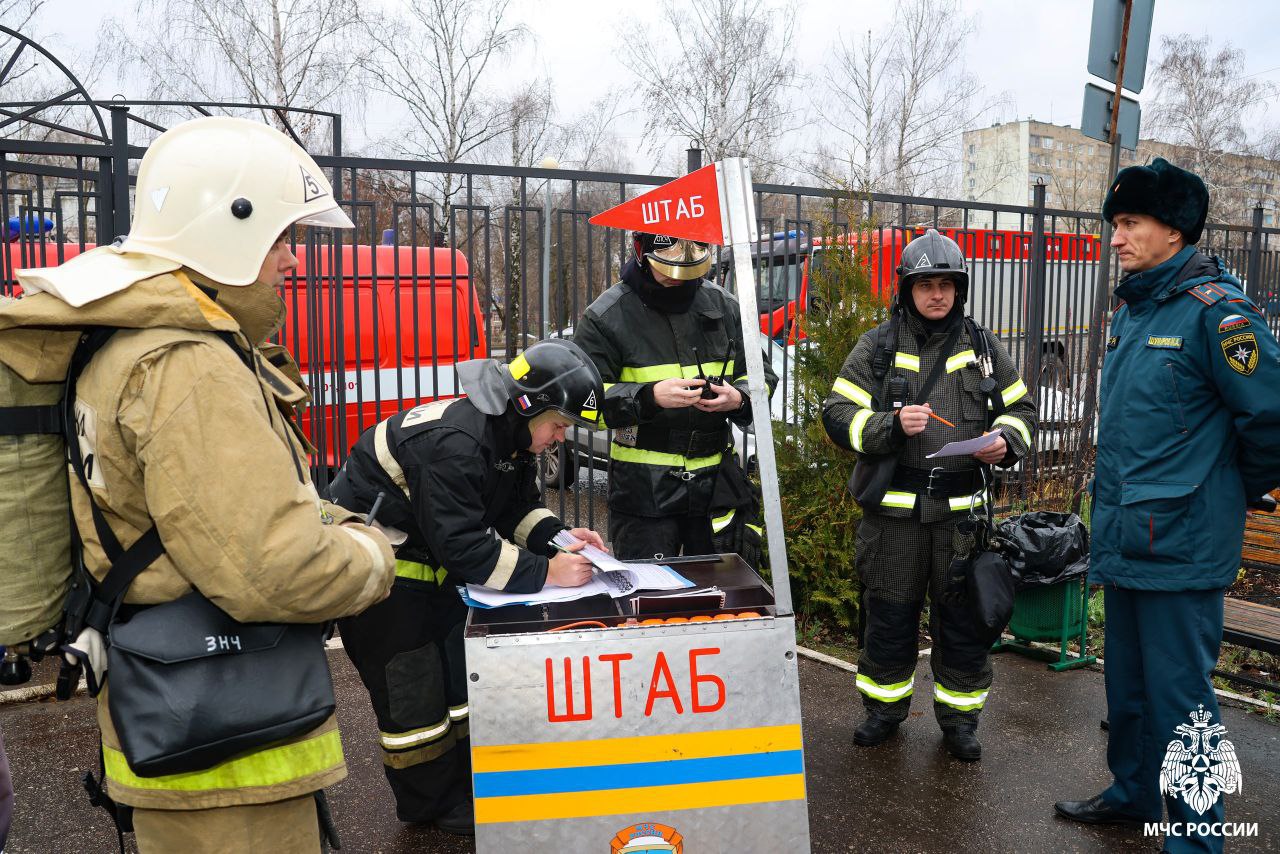 Пожарно-тактические учения на здание Ледовой арены Пожарно-тактические учения на здание Ледовой арены
