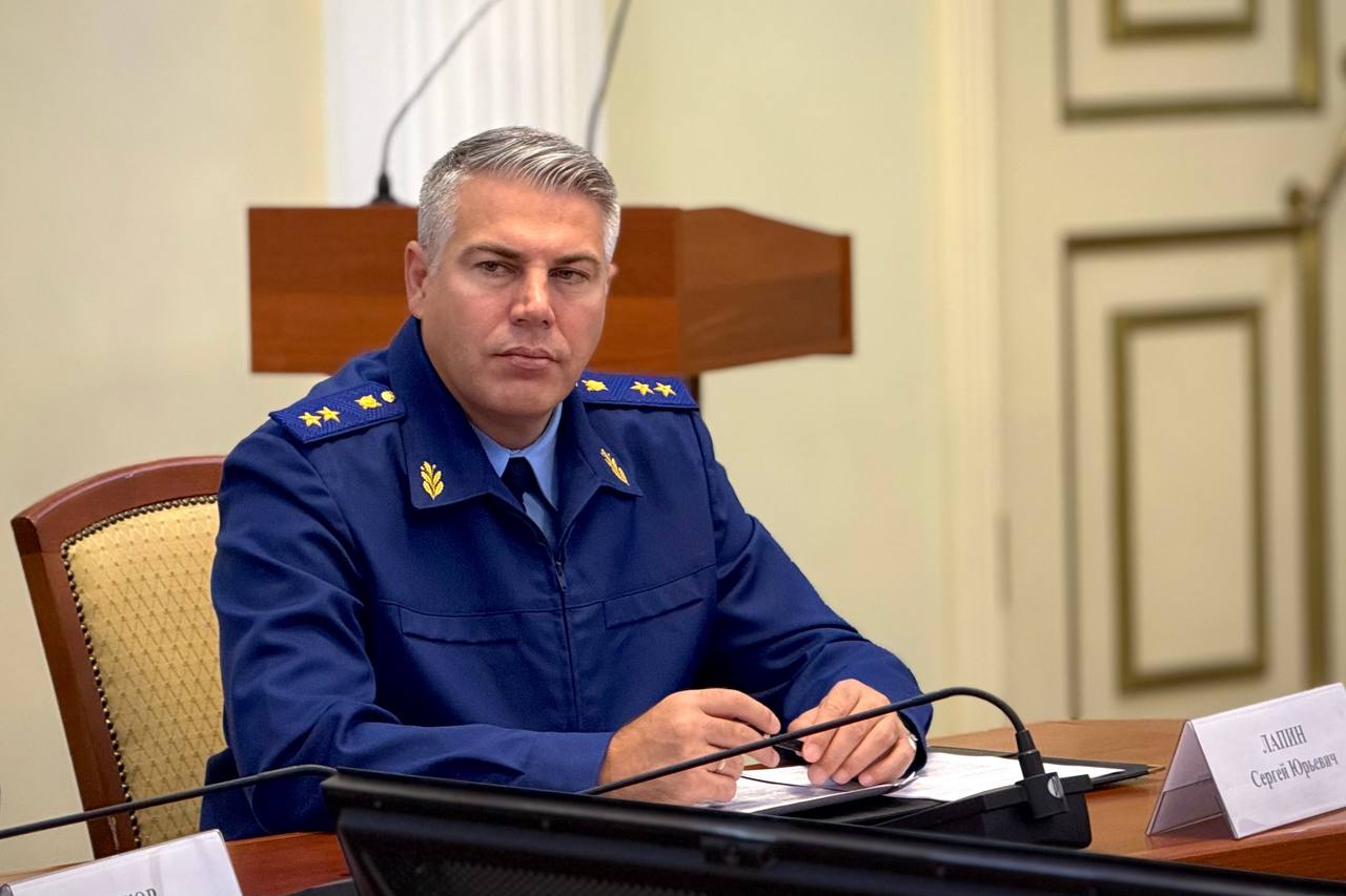 Сегодня, 19 ноября 2025 года, прокурор Республики Мордовия Сергей Лапин принял участие в заседании Правительства Республики Мордовия