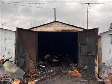 В Октябрьском районе Саранска горел гараж