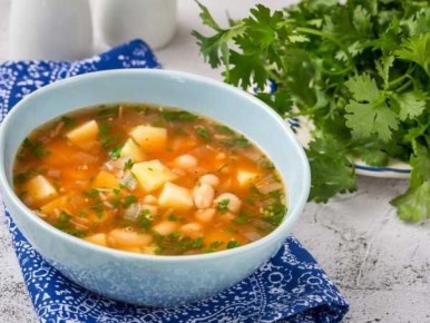 Грузинский томатный суп с фасолью: быстро и вкусно