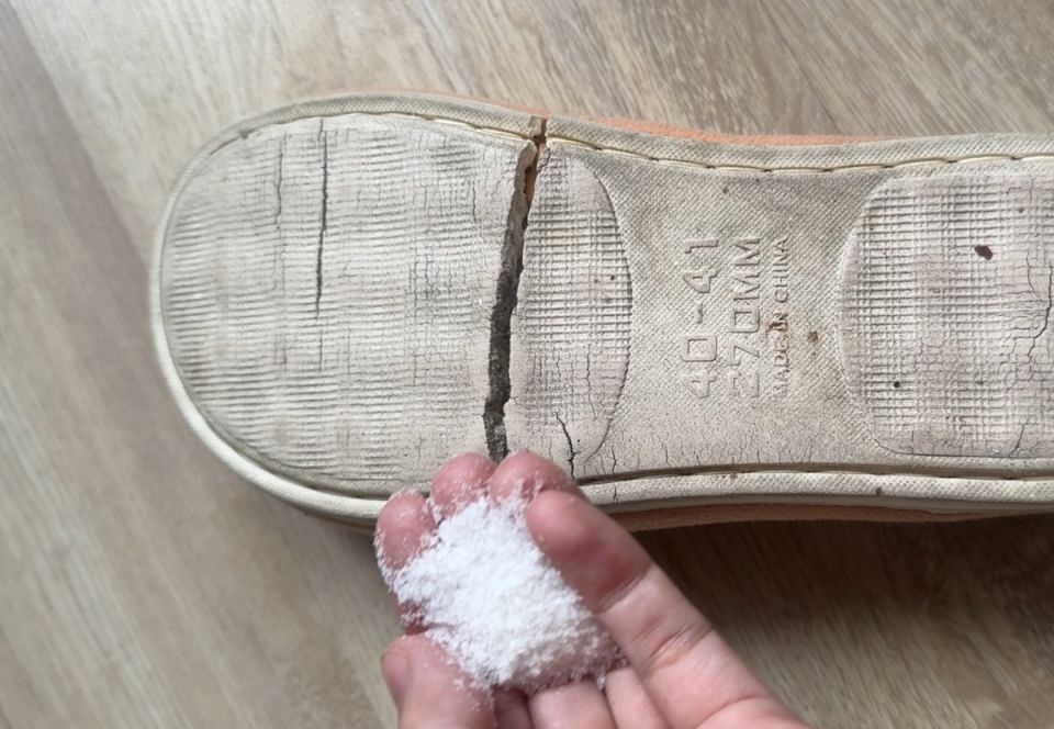 Неожиданный способ починки обуви: как соль и клей способны спасти ваши любимые сапоги