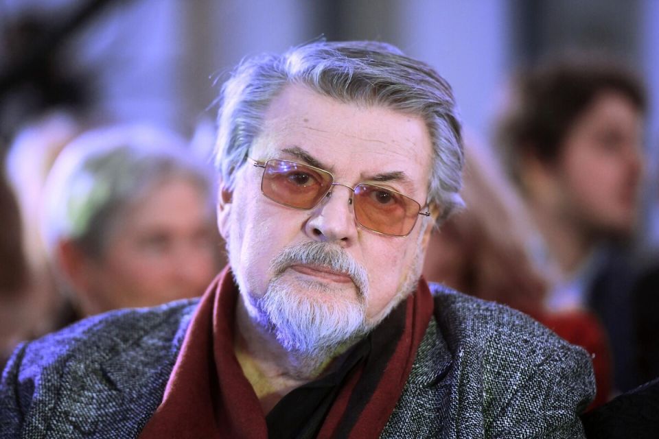 Когда на сцене вместо мастеров – лишь любители: отражение современного общества