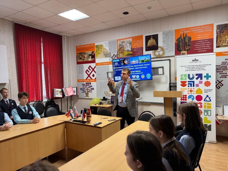 В рамках Проекта «Базовые школы РАН» на базе Гимназии №19 ежегодно проходит цикл научных мероприятий с участием ведущих ученых, профессоров и академиков РАН