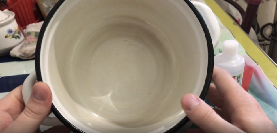 Как вернуть блеск эмалированной кастрюле с помощью перекиси водорода