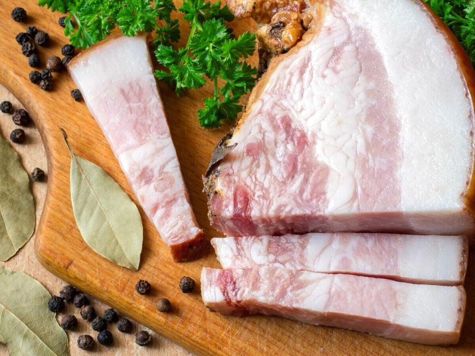 Сколько сала можно съедать каждый день? Врач делится рекомендациями