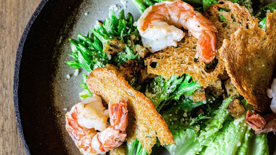 Салат с креветками как в ресторане: не успеете глазом моргнуть, как гости его съедят