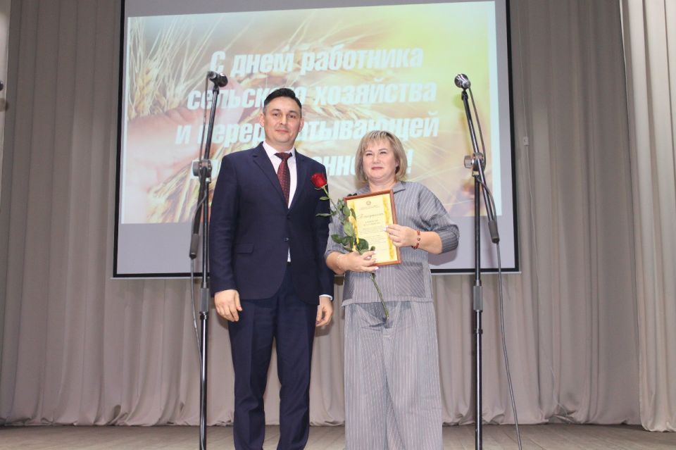 В Мордовии чествовали работников сельского хозяйства В Мордовии чествовали работников сельского хозяйства