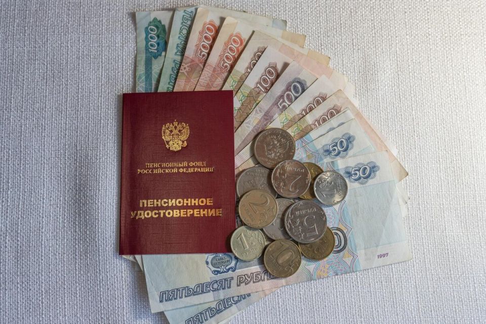 Пенсионерам напомнили о необходимости подачи заявлений на субсидии