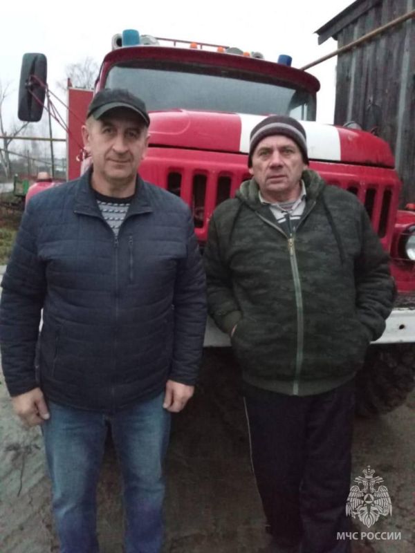 Плечом к плечу: добровольцы помогают тушить пожары