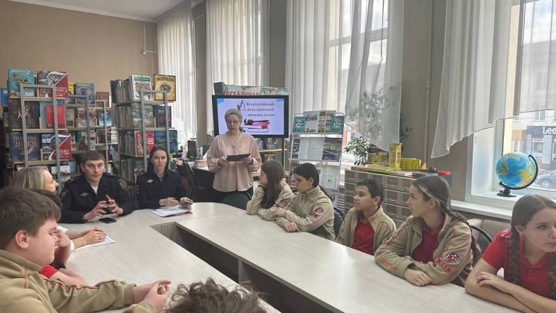 В Мордовии во Всероссийский День правовой помощи детям полицейские и общественники провели для школьников уроки правовых знаний