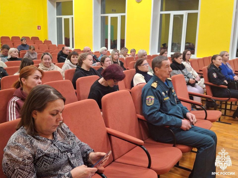 Сотрудник Центра ГИМС МЧС России родителям о безопасности Сотрудник Центра ГИМС МЧС России родителям о безопасности