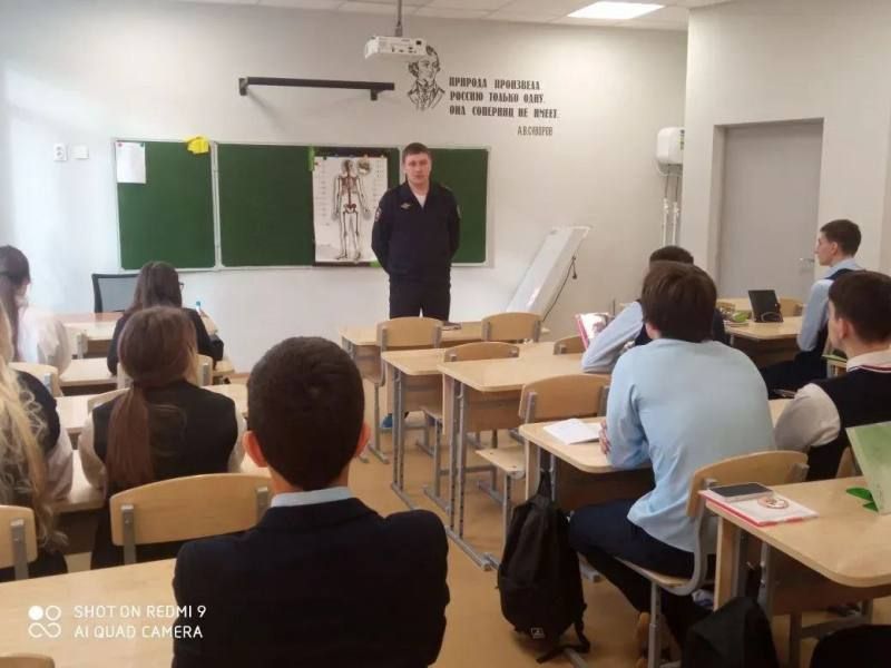 В Мордовии во Всероссийский День правовой помощи детям полицейские и общественники провели для школьников уроки правовых знаний В Мордовии во Всероссийский День правовой помощи детям полицейские и общественники провели для школьников уроки правовых знаний