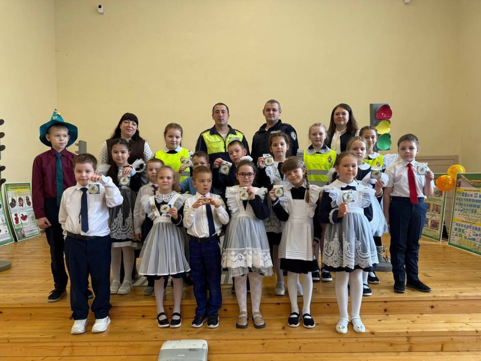 В МОУ "Большеелховская СОШ" Лямбирского района прошло посвящение в пешеходы учащихся начальной школы!