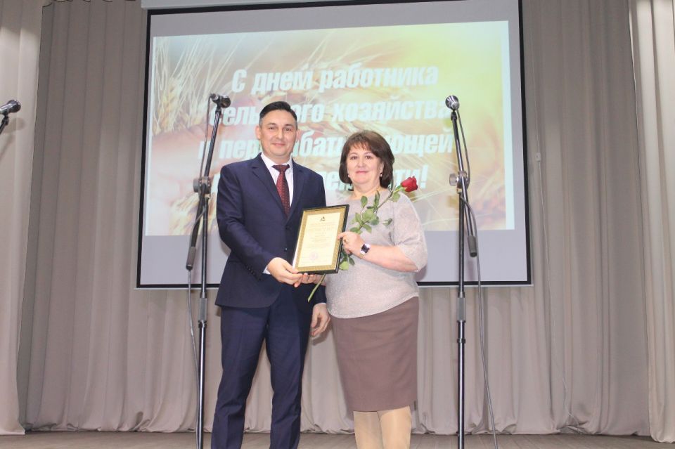 В Мордовии чествовали работников сельского хозяйства В Мордовии чествовали работников сельского хозяйства