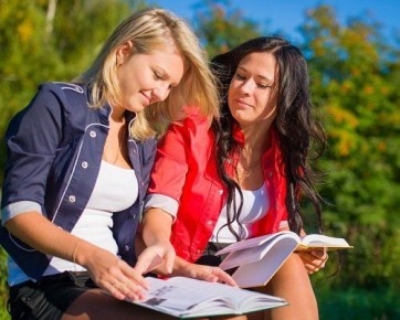 Студенческий стиль: как выглядеть шикарно и современно