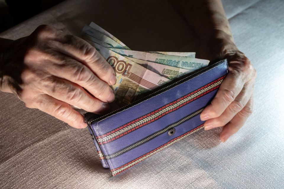 Средняя пенсия в России преодолела отметку в 25 тысяч рублей: что это значит для пенсионеров?