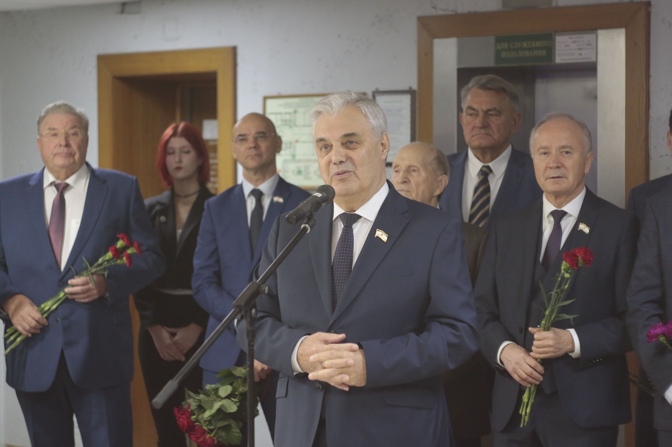 В МГУ им. Огарева открыли бюст Александра Сухарева: в церемонии участвовали депутаты Госсобрания республики В МГУ им. Огарева открыли бюст Александра Сухарева: в церемонии участвовали депутаты Госсобрания республики