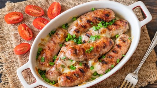 Побалуйте домашних: изумительное блюдо можно приготовить из обычных сосисок за 10 минут