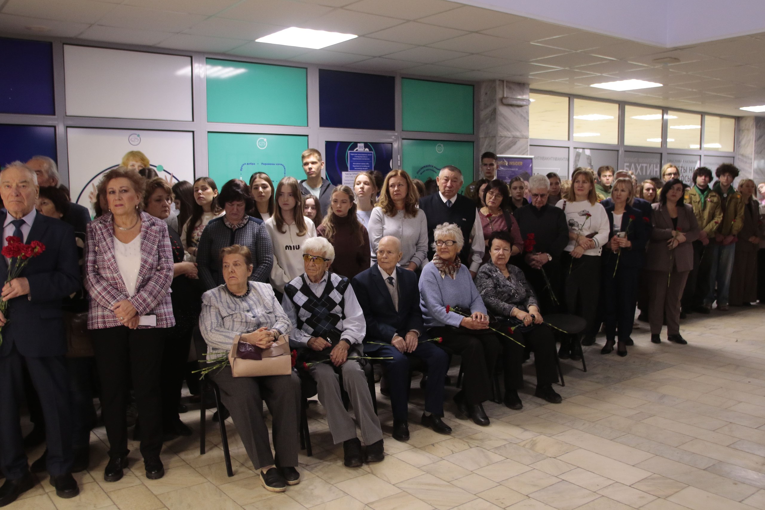 В МГУ им. Огарева открыли бюст Александра Сухарева: в церемонии участвовали депутаты Госсобрания республики В МГУ им. Огарева открыли бюст Александра Сухарева: в церемонии участвовали депутаты Госсобрания республики