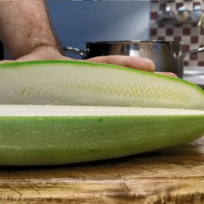 Летние холодные супы: два свежих рецепта для знойных дней